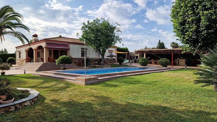 Casa rural para 8 personas, con piscina y balcón en Campomanes