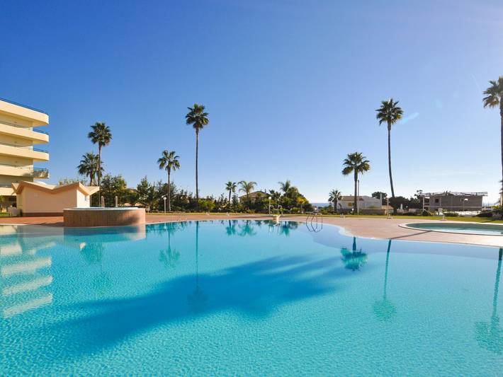 Appartement de vacances pour 6 personnes, avec Balcon et Terrasse ainsi que Jardin et Bassin pour enfant