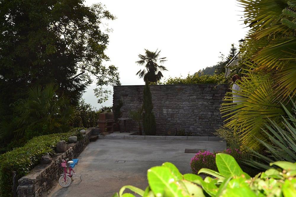 Entire apartment, Sunny apartment with breathtaking lake view in Vignone (Dumenza), Agra