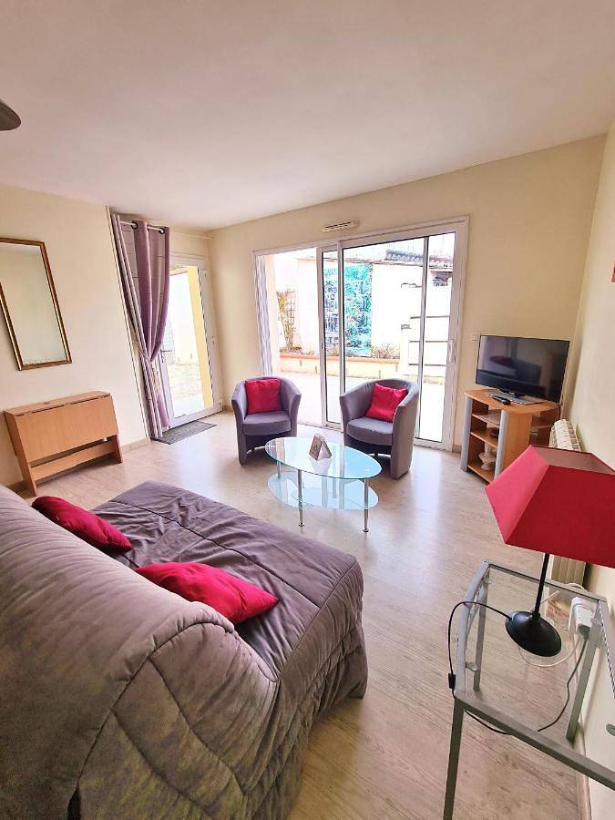 Location de vacances pour 5 personnes, avec jardin à Chambretaud - 3