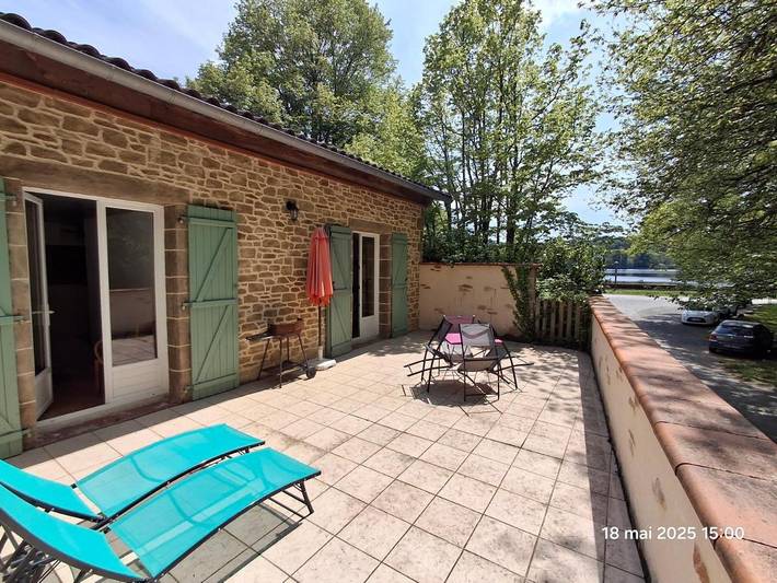 Location de vacances pour 4 personnes, avec terrasse ainsi que vue et vue sur le lac dans Lac des Montagnès
