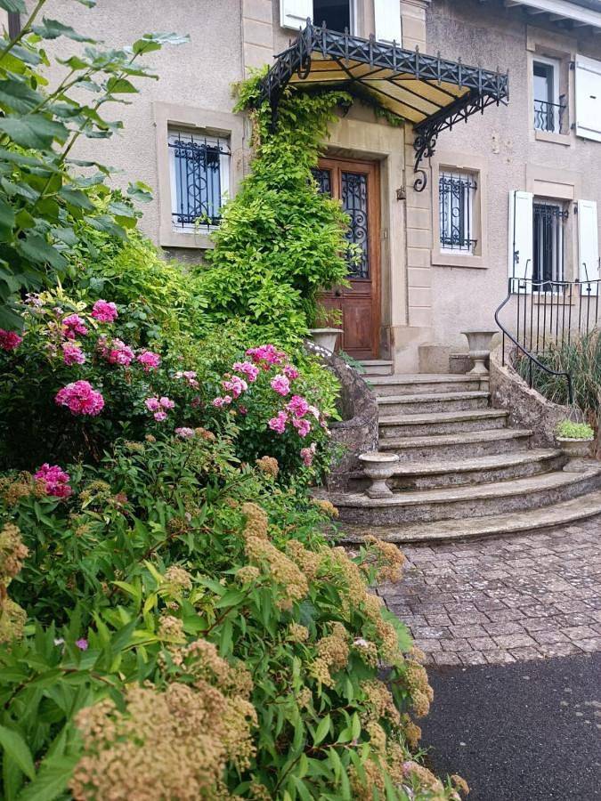 Double Room with Private Bathroom in Reventin-Vaugris, Région de Vienne