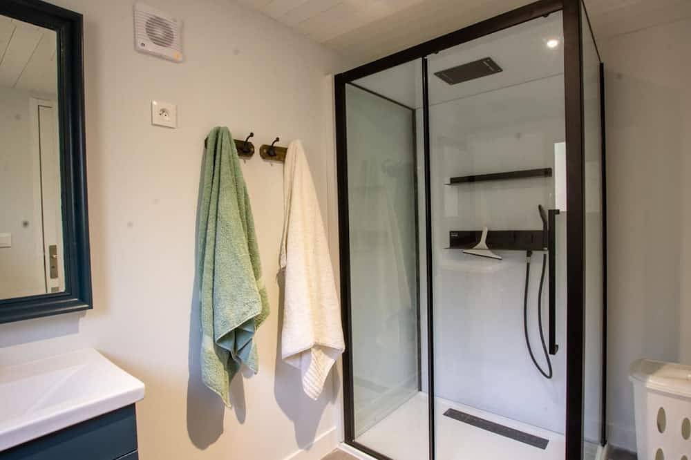 Chalet bois intime avec Wifi, piscine partagée, à 1 km de St Pompont in Saint-Pompont, Périgord Noir