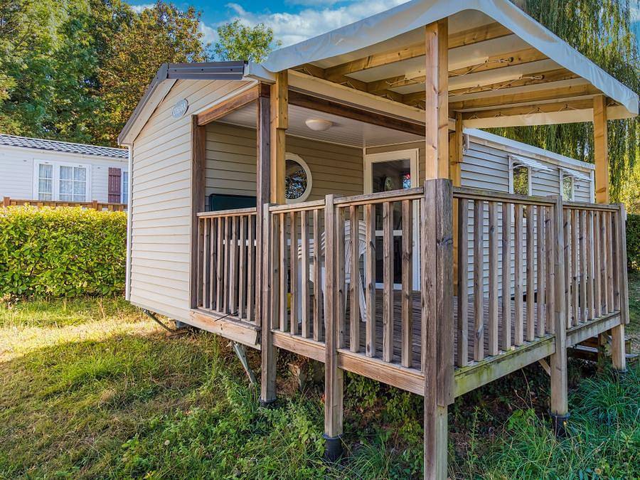 Camping Le Grand Cerf - Mobilhome 4 personnes - Confort 4p (27m²) avec terrasse couverte, 2 chambres, climatisé in Le Grand-Serre, Région de Valence