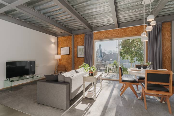 Apartamento inteiro, Apartamento Com desenho industrial no centro com Jardim Partilhado, Wi-Fi e Ar Condicionado in Miragaia (Porto), Porto