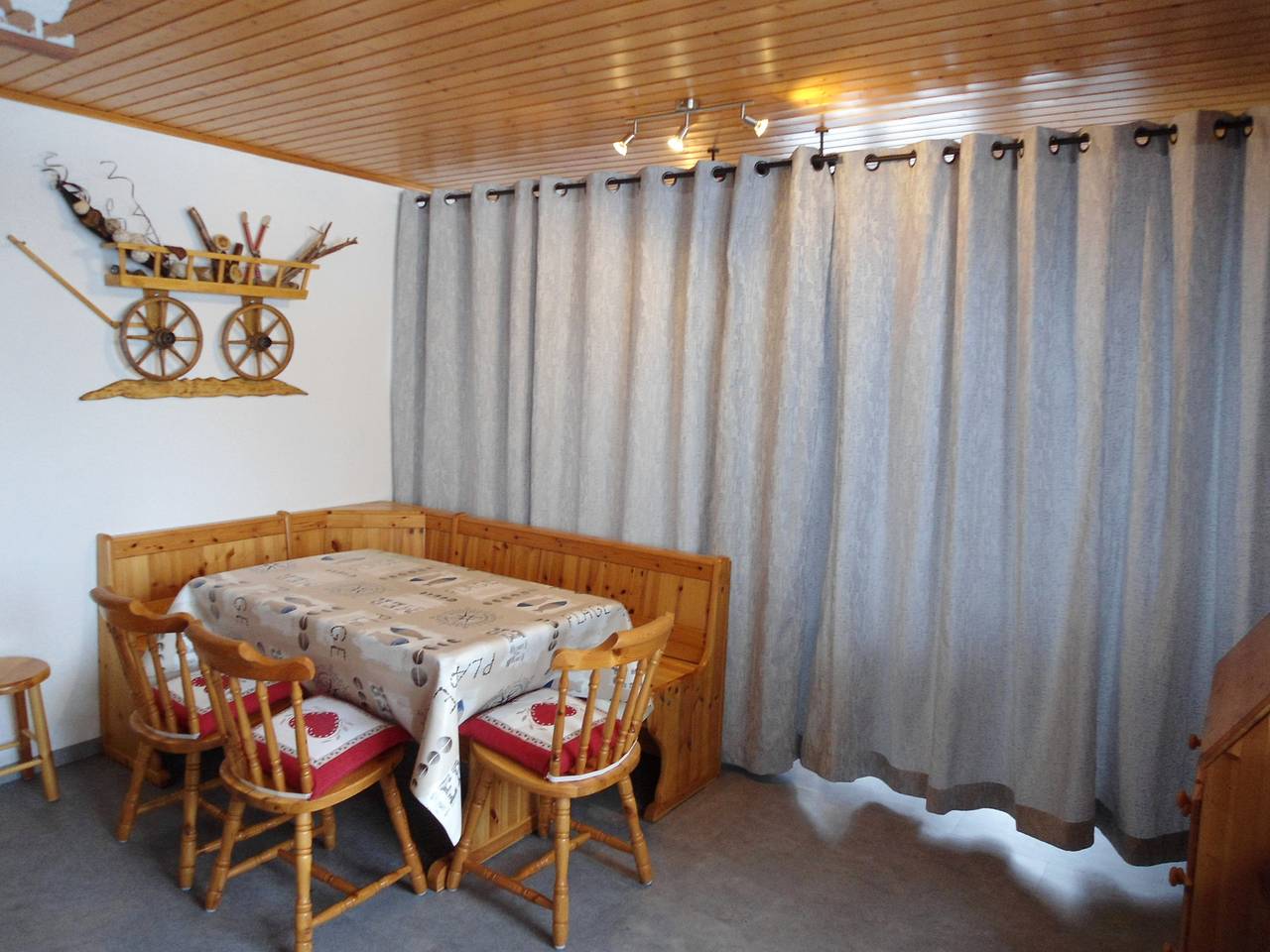 Geheel vakantieappartement, Vakantieappartement voor 6 personen met terras in Champoussin, Val-d'Illiez