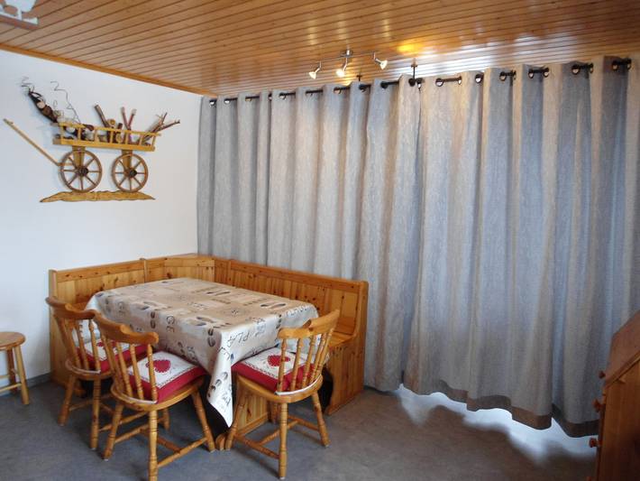 Gîte pour 6 personnes, avec terrasse dans Champoussin - 3