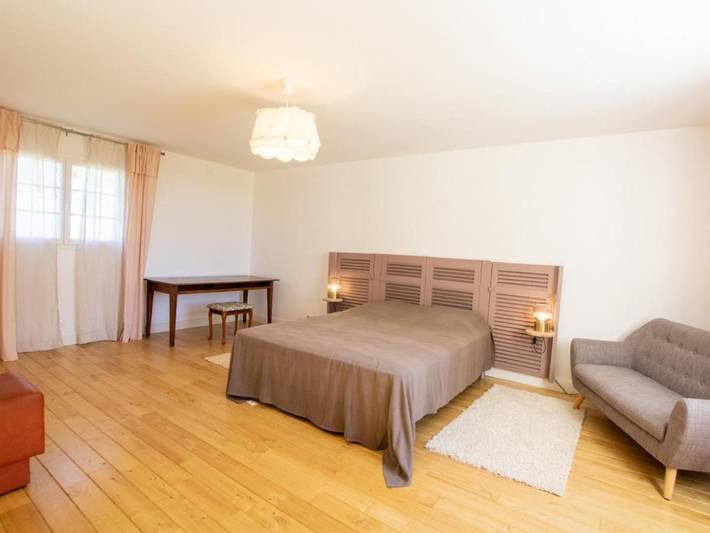 Location de vacances pour 6 personnes, avec piscine ainsi que terrasse et jardin à Montpon-Ménestérol - 4