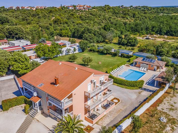 Ferienwohnung für 4 Personen, mit Garten und Kinderpool sowie Terrasse in Medulin