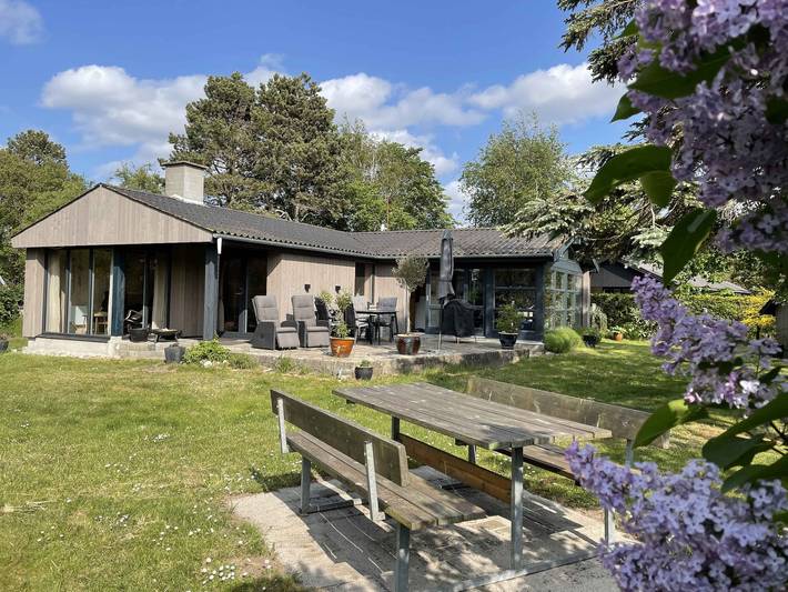 Hus för 6 Personer, med trädgård och terass i Rødby