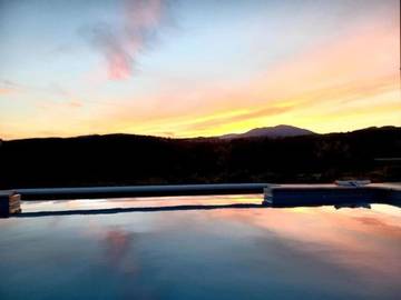 Gîte pour 6 personnes, avec jardin et piscine à Vinezac