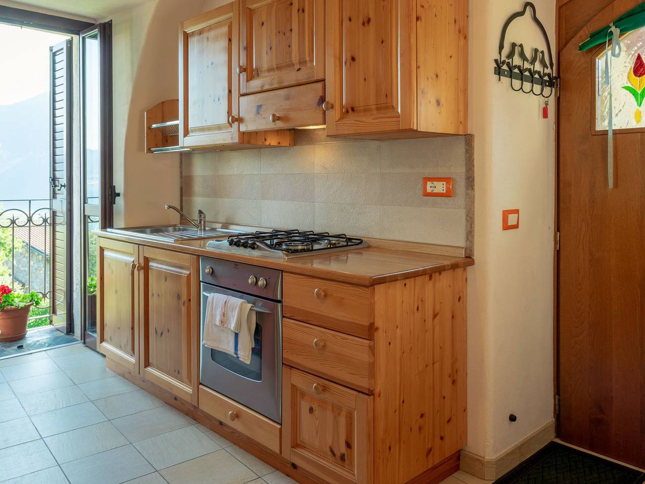 Ganze Wohnung, Studio-Apartment mit Balkon mit Seeblick und Zugang zum Garten in Riva di Solto, Gemeinde Riva di Solto