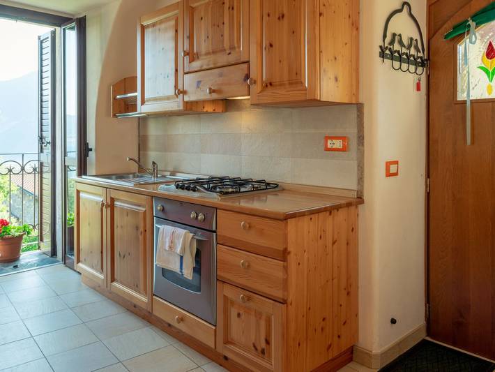 Appartamento intero, Studio-Apartment mit Balkon mit Seeblick und Zugang zum Garten in Riva di Solto, Comune di Riva di Solto