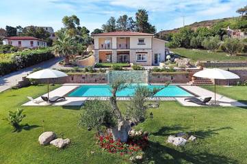 Maison d’hôte pour 2 personnes, avec bassin pour enfant et vue ainsi que jardin et piscine à Magomadas