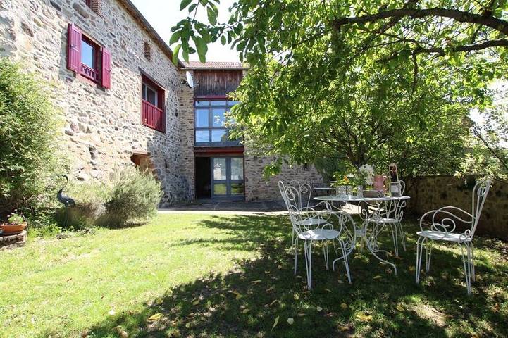 Gîte pour 6 personnes, avec Jardin à Saint-Beauzire