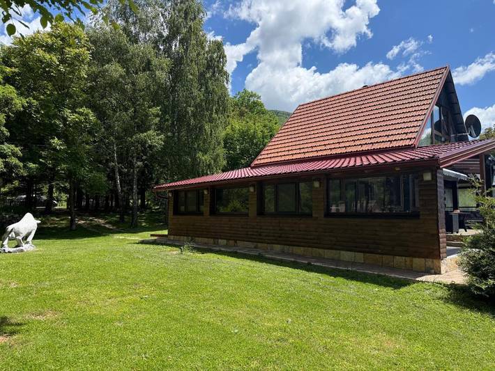 Gîte pour 6 personnes, avec jardin et vue sur le lac ainsi que vue et piscine en Croatie - 2