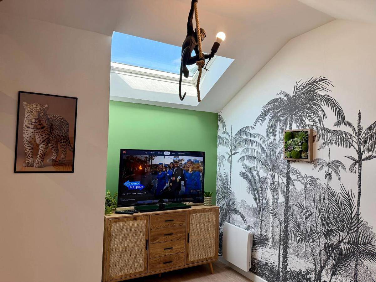 Appartement entier, Le Jungle Loft, Lit King size, Baby-foot & Design in La Roche-sur-Yon, Vallée de la Loire