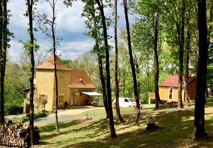 Location de vacances pour 8 personnes, avec terrasse et vue ainsi que jardin et piscine à Calès - 2