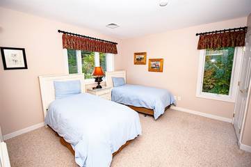 Vacation Home for 8 Guests in Stowe, Stowe Mountain, Picture 4