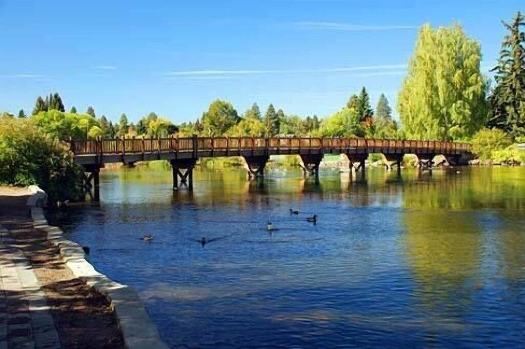 Ganze Wohnung, Ort! Zu Fuss In Die Stadt Und Zur Alten Mühle - Ein Schlafzimmer, Ein Block Vom Fluss Entfernt in Bend, Mt. Bachelor