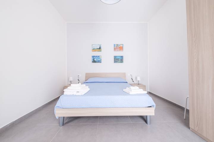 Vacation Home 'Alba's Home - Van Gogh' with Balcony, Wi-Fi & Air Conditioning in Valdina, Messina Province