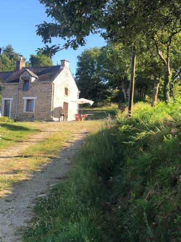 Gîte pour 4 personnes, avec jardin, animaux acceptés à Brandivy