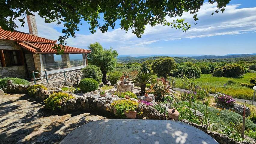 Maison d’hôte pour 4 personnes, avec Balcon et Terrasse ainsi que Jardin et Vue à Messine