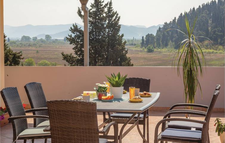 Ganze Ferienwohnung, Charmante 2-Zimmer-Wohnung mit Terrasse in der Nähe der Neretva in Rogotin, Dubrovnik-Neretva