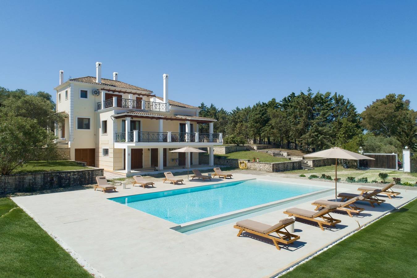 Villa voor 10 personen met uitzicht in Roda, Corfu