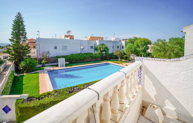 Apartamento vacacional entero, Apartamento con terraza junto a la piscina | Cerca de Playa de La Mata in El Chaparral, Torrevieja