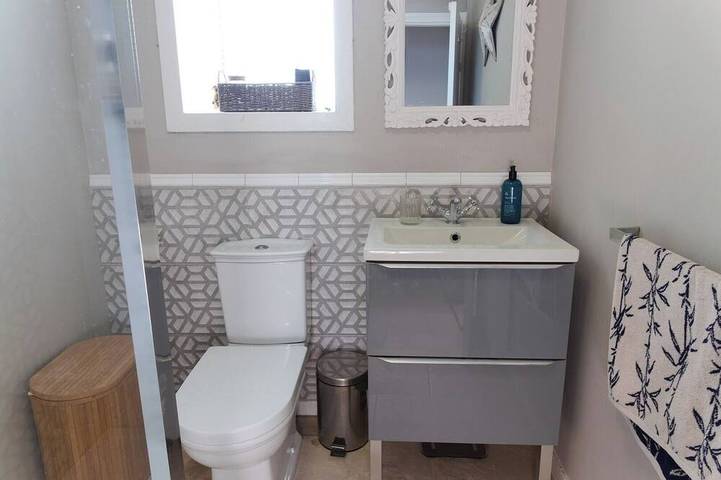 Ganze Wohnung, Cosy 1-Bedroom Flat, Walk to Beaches in Troon, Firth Of Clyde