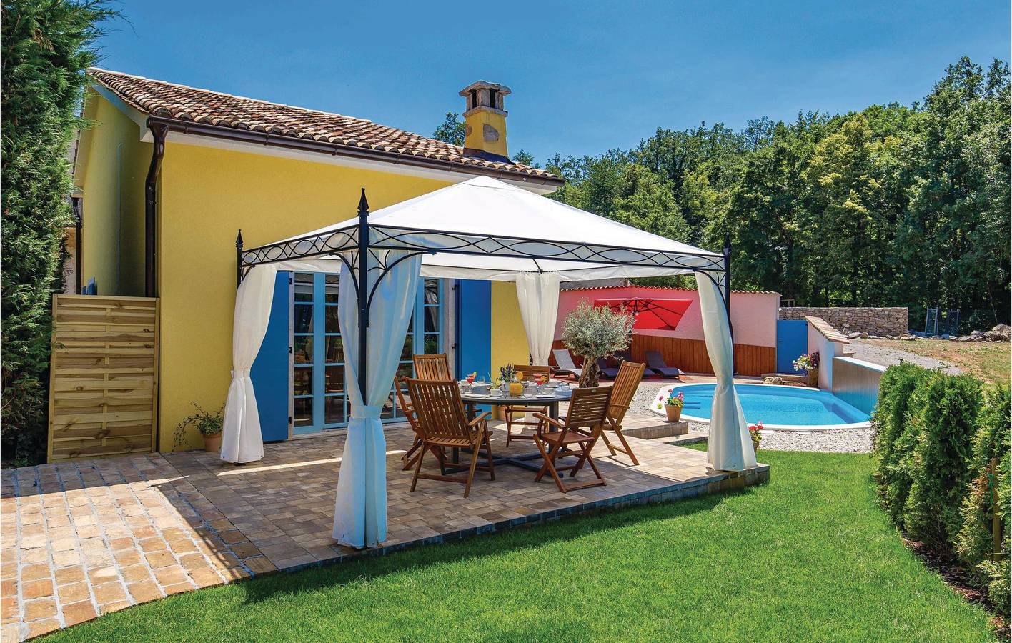 Gemütliche 75 m² große Ferienwohnung mit Pool, Terrasse und WLAN – der perfekte Urlaubsort! in Općina Matulji, Primorje-Gorski Kotar