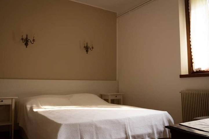 Villa Perale- Apartment in villa with park on the slopes of the Dolomites in Belluno, Schiara