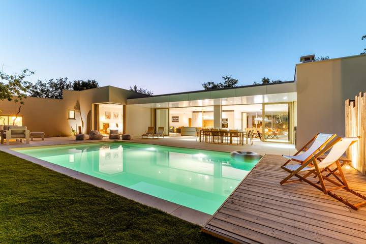 Location de vacances pour 10 personnes, avec Terrasse et Jardin ainsi que Piscine et Sauna à Murviel-lès-Béziers
