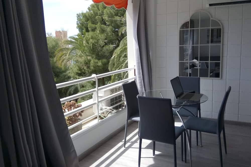 Entire apartment, Apartment Sea Views And Precious Garden In Alicante in El Cabo de las Huertas, Alicante