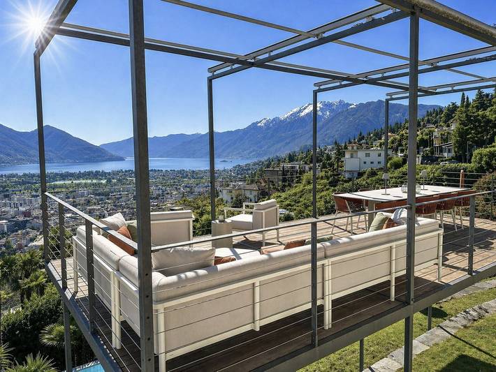 Ferienhaus für 6 Personen, mit Garten und Seeblick sowie Pool