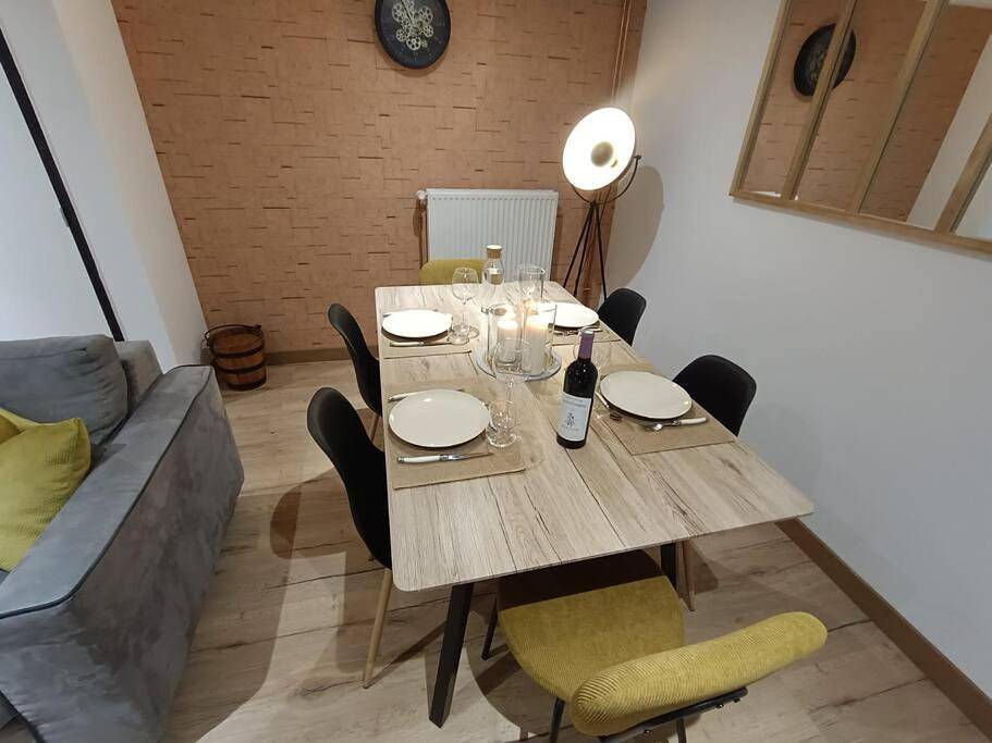 Appartement entier, Two-Bedroom Apartment in Saint-Chamond, Parc Naturel Régional du Pilat