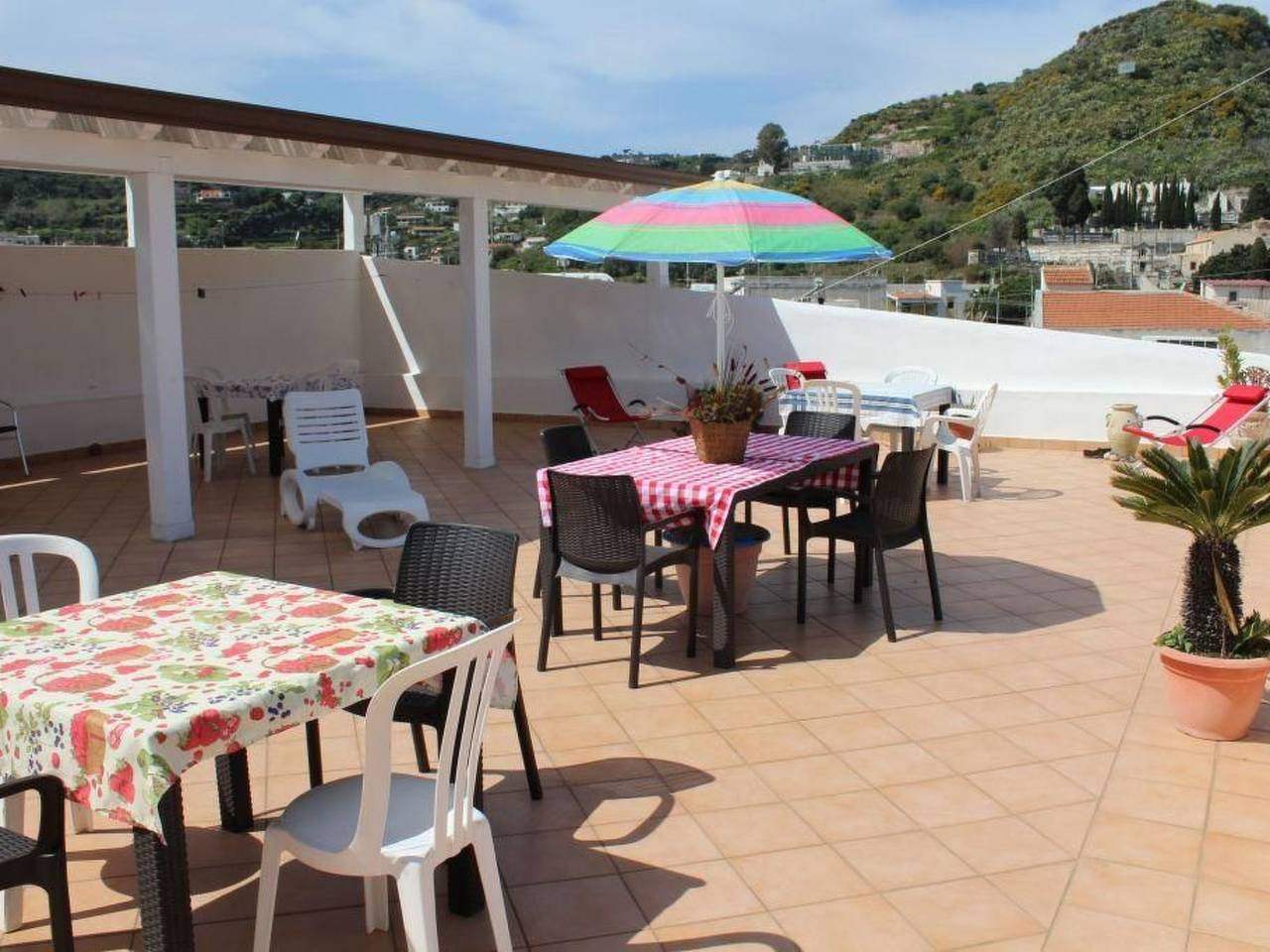 Apartamento vacacional entero, Ferienzimmer 'Bartolo' mit eigener Terrasse in Lipari