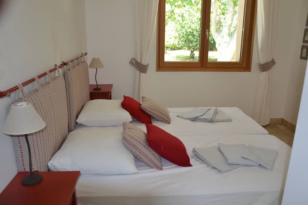 Entire apartment, Apartment Clémentine (120M2) 3 bedrooms 2 bathrooms - sleeps 6 in Avignon, Vaucluse