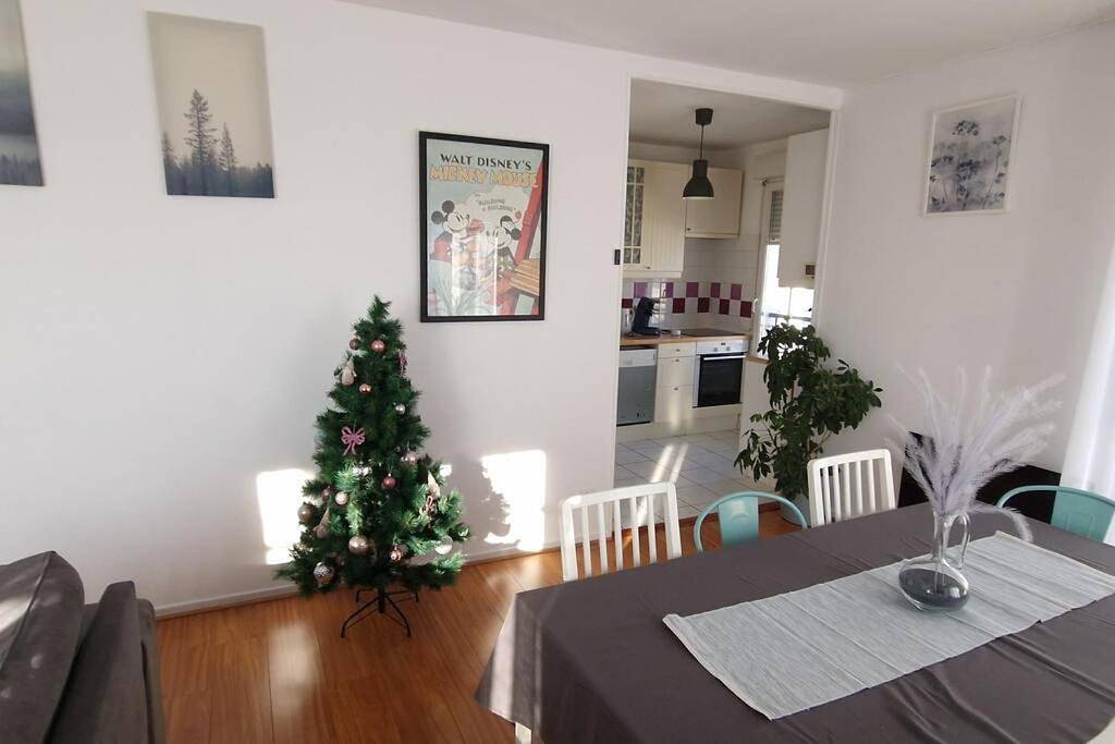 Appartement entier, Le Royal Condo, 13 P, Wifi & Parking à Disneyland in Chessy, Seine-et-Marne
