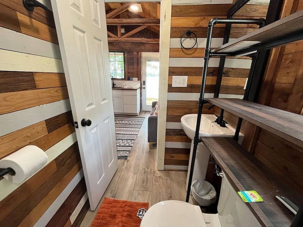 Cozy Cedar Waterfront Cabin 10 on Toledo Bend in Toledo Bend Reservoir