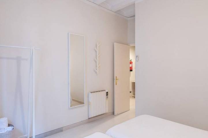 Entire apartment, Cozy newly renovated apartment in Gracia in Barcelona Centre, Barcelona