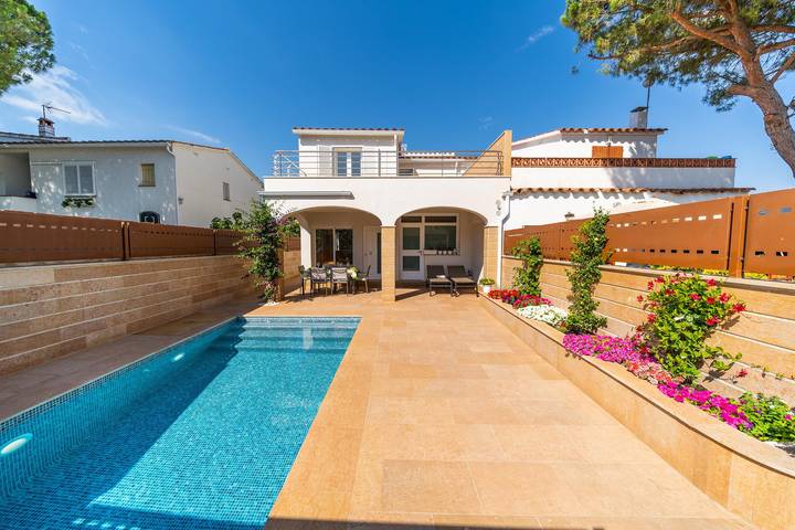 Chalet para 6 personas, con balcón y jardín en Alt Empordà - 3