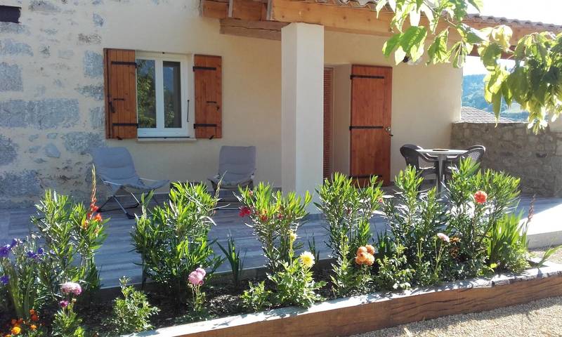 Gîte pour 2 personnes, avec piscine et jardin, animaux acceptés dans la Drôme