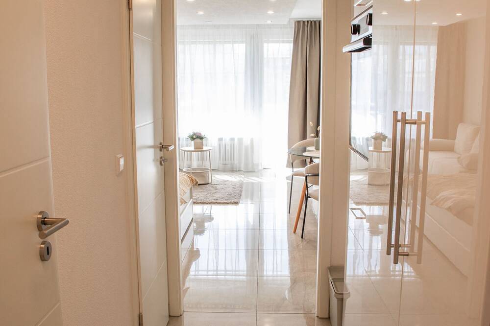 Ganze Wohnung, Zentrales, sonniges City-Apartment nahe Mercedes – Top modern in Sindelfingen, Landkreis Böblingen