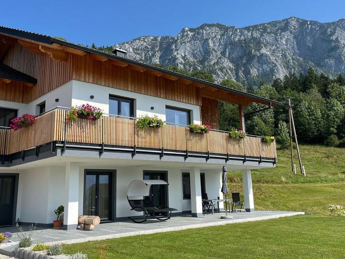 Ferienwohnung für 4 Personen, mit Ausblick und Seeblick sowie Terrasse und Garten am Attersee - 2