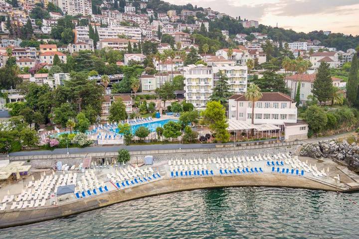 Resort per 3 persone, con Terrazza e Giardino nonché Piscina per bambini e Piscina in Montenegro