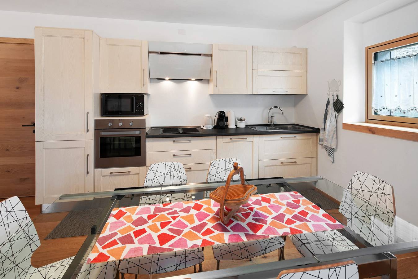 Ganze Wohnung, Ferienwohnung 'Appartamento Rododendro' mit Bergblick, privater Terrasse und Wi-Fi in Civetta, San Tomaso Agordino