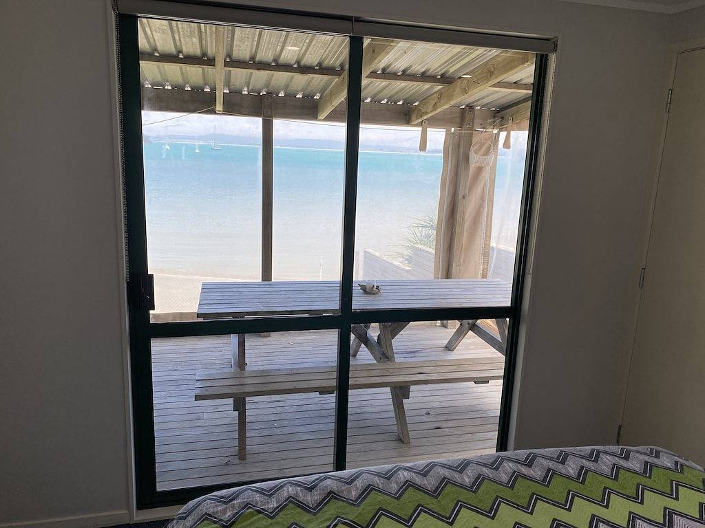 Prime Waterfront Location - \"Das Leben Ist Am Strand Gut\" in Whangarei District