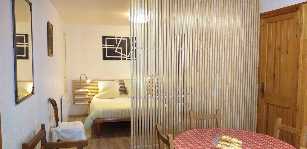 Gîte pour 2 personnes, avec terrasse et jardin, animaux acceptés dans le Cantal - 4